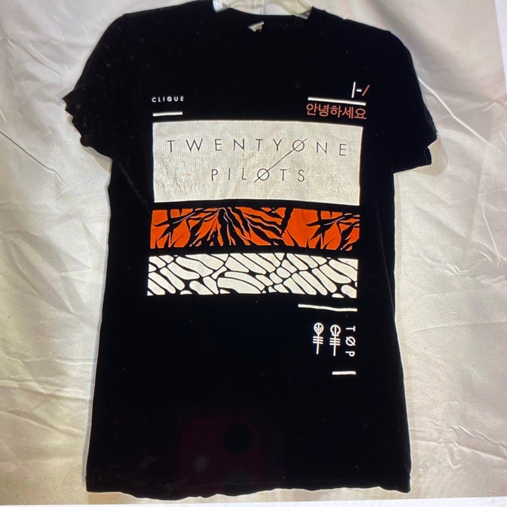 Twenty one pilot t-shirt size small band clique